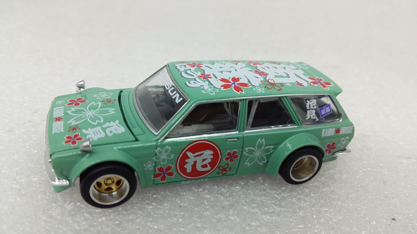 Kaido House + MINIGT 1:64 Datsun KAIDO 510 Wagon Hanami V2